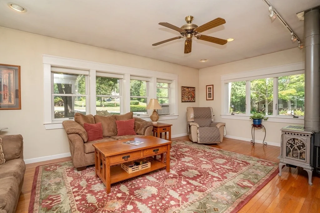 Photo of 18 River Rd