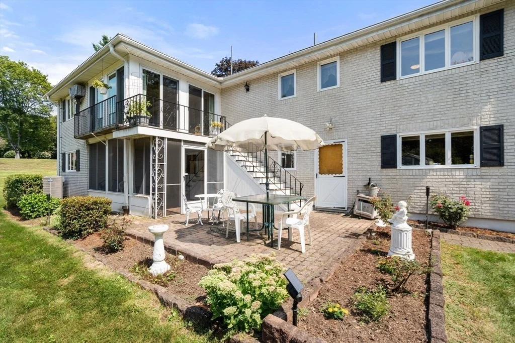 Photo of 15 Hobbs Brook Rd