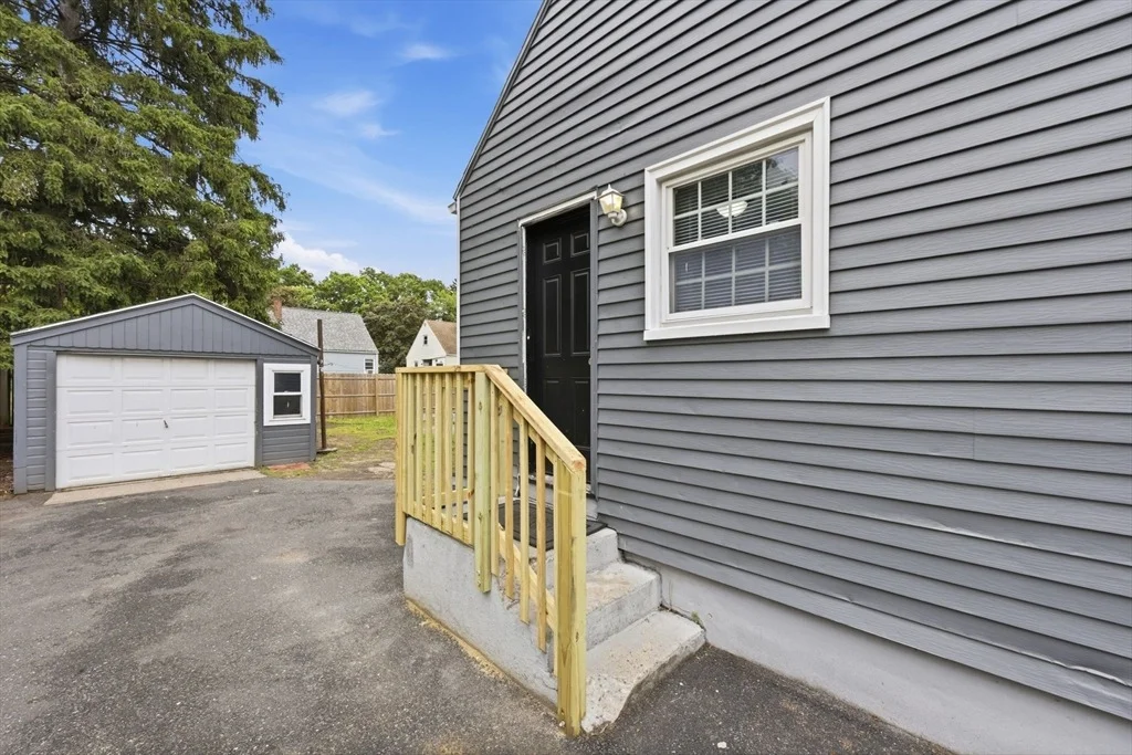 Photo of 111 Breckwood Blvd