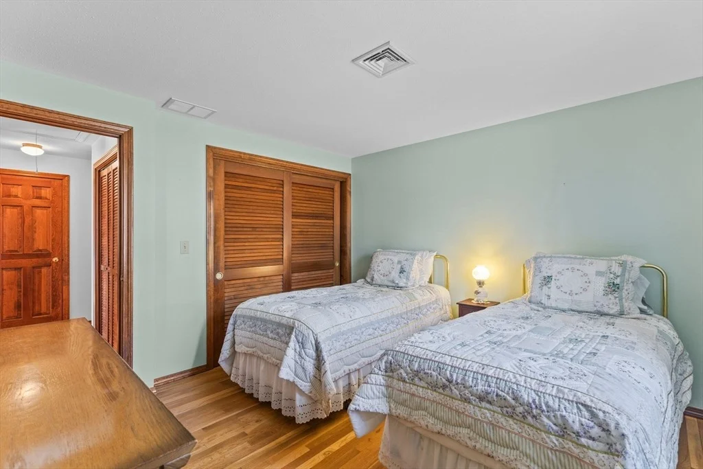 Photo of 363 Prince Hinckley Rd