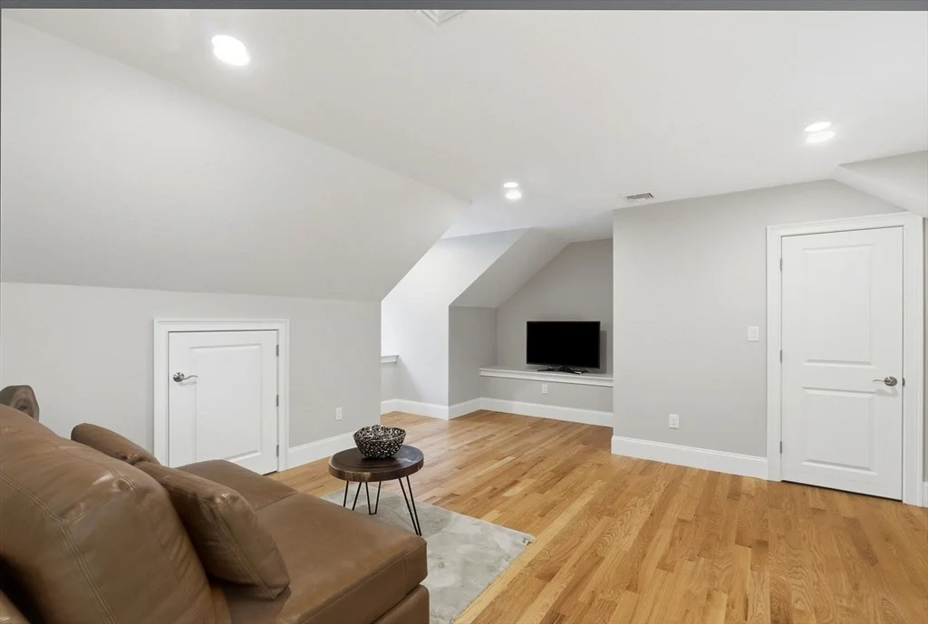 Photo of 7 Davis Rd