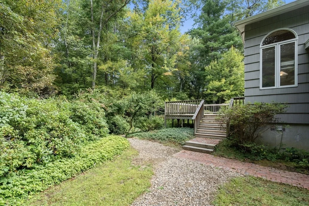 Photo of 14 Tanbark Rd