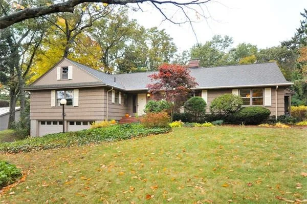 Photo of 7 Oriole Dr