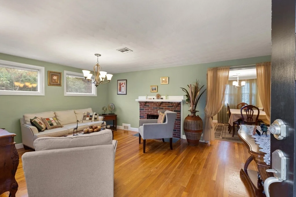 Photo of 27 Edison Avenue