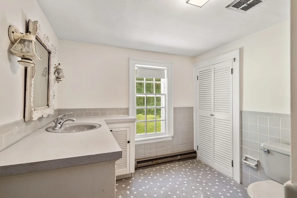 Photo of 495 Edmands Rd