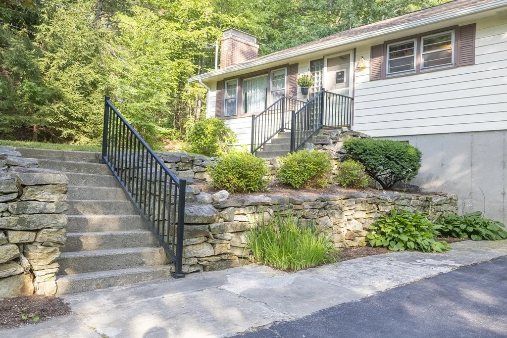 Photo of 35 Carleton Rd
