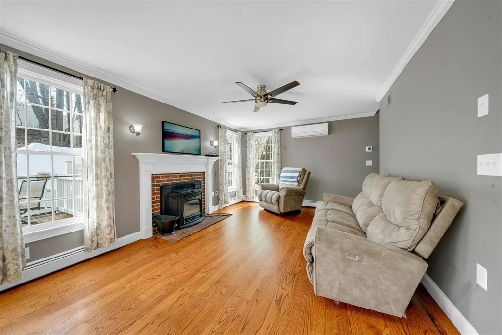 Photo of 8 Jacqueline Dr