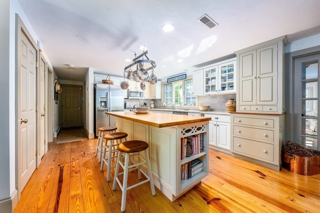 Photo of 8 Macandrew Dr