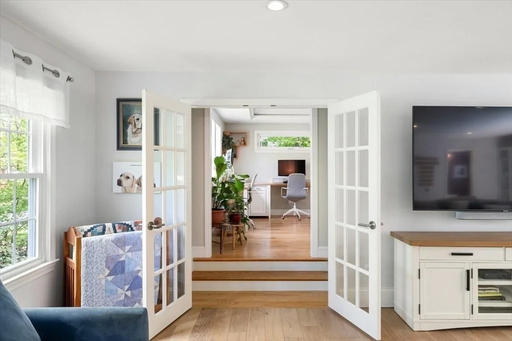 Photo of 9 Running Brook Cir