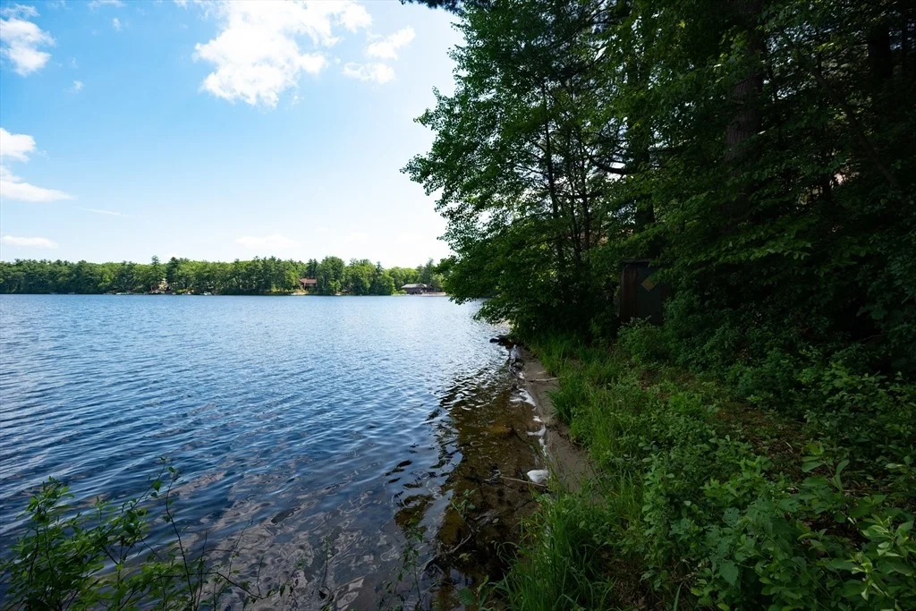 Photo of 320 Fort Pond Rd