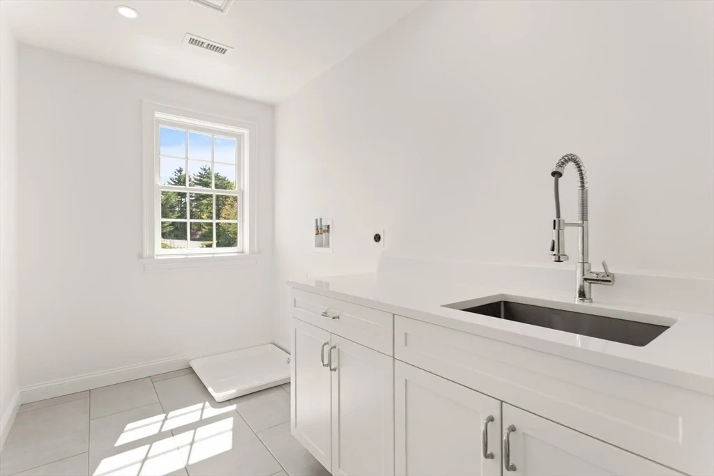 Photo of 131 Nobscot Dr