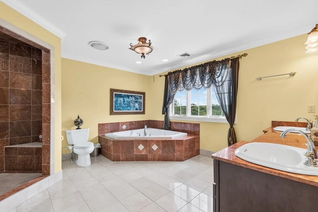 Photo of 385 Scott Rd