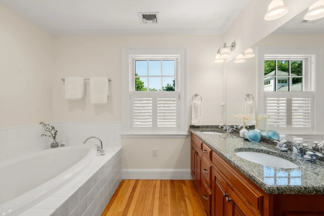 Photo of 1172 Lowell Rd