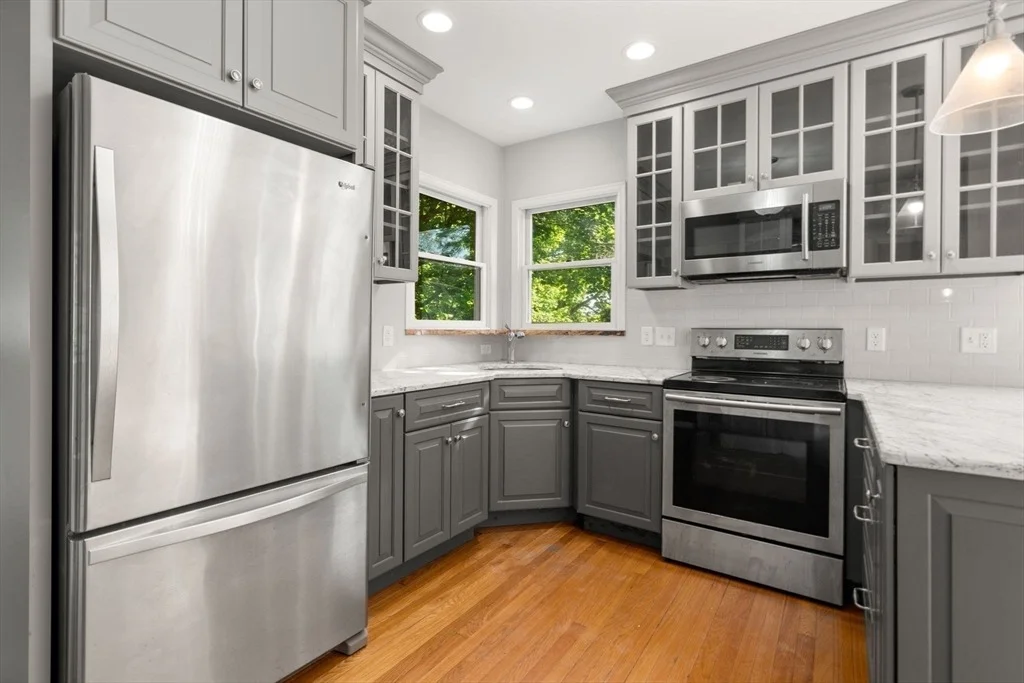 Photo of 1231 Pleasant St