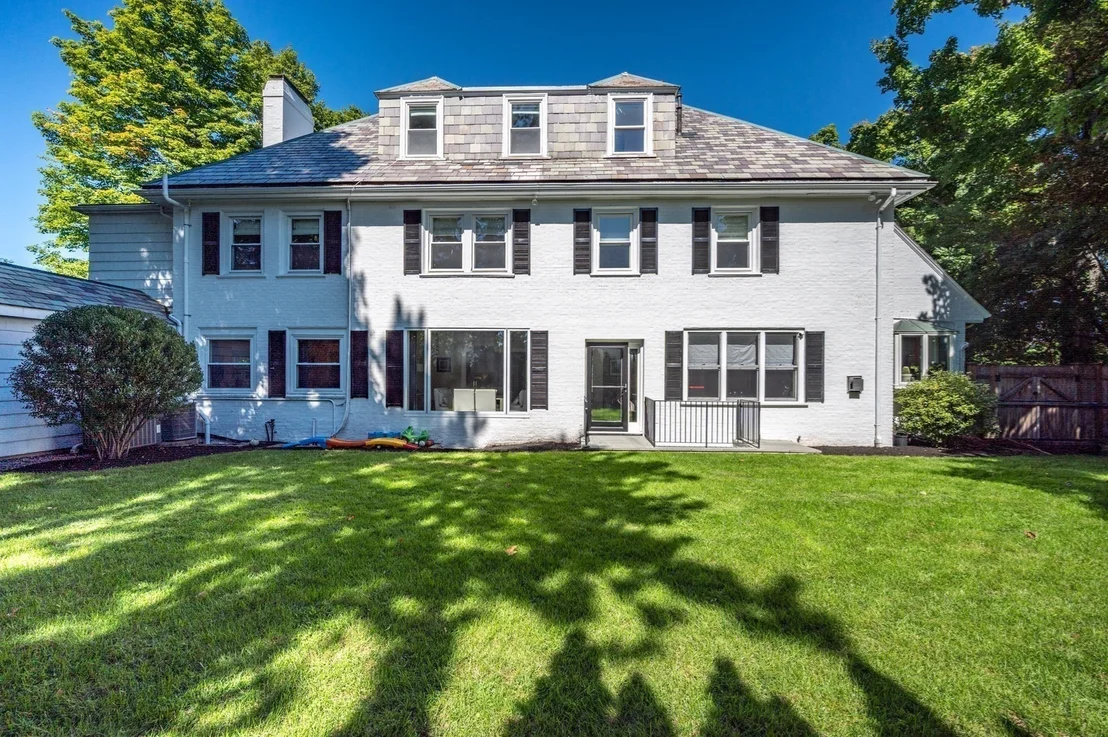 Photo of 1175 Centre St