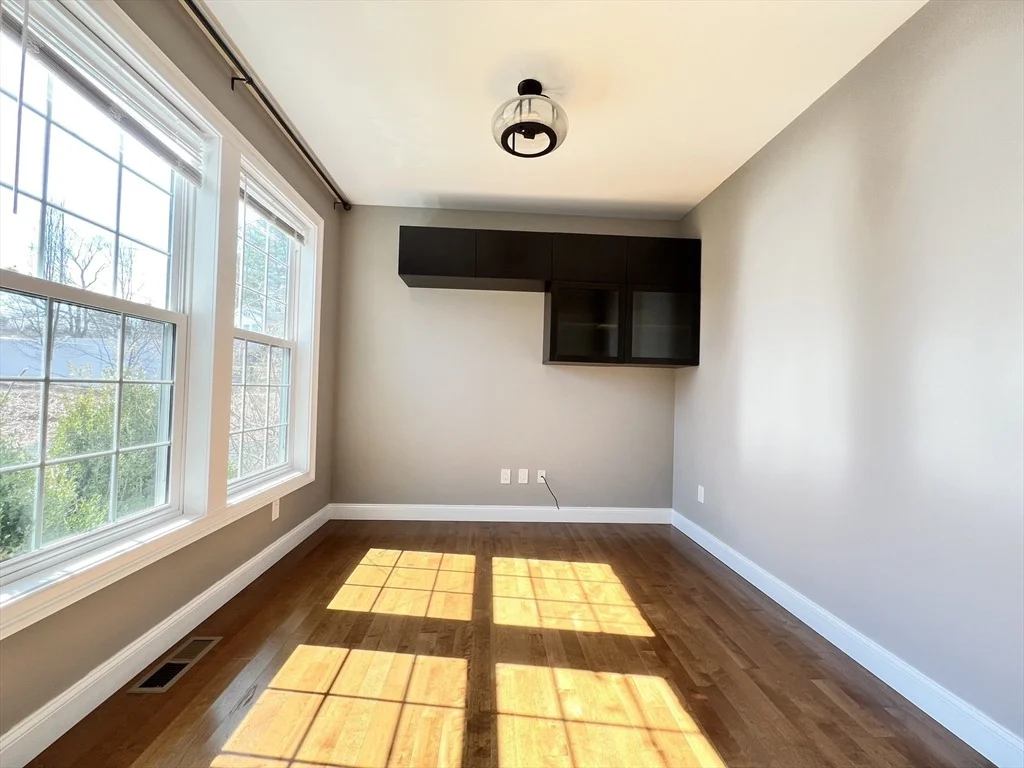 Photo of 465 Montgomery Rd