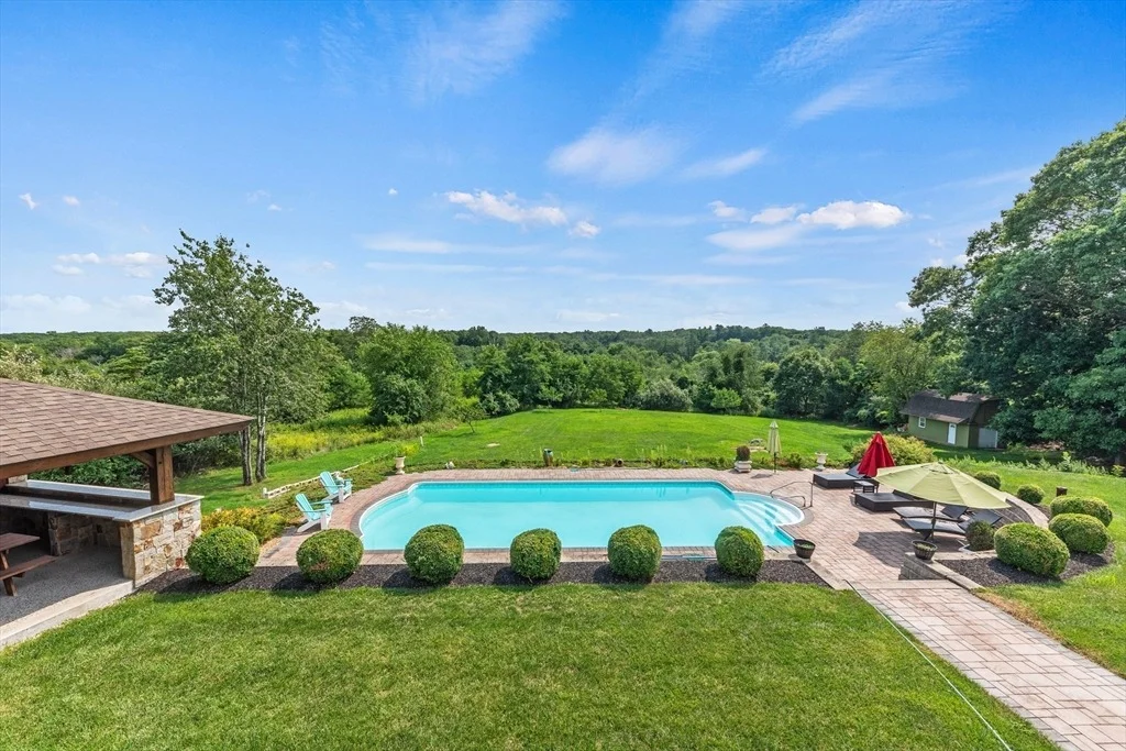 Photo of 385 Scott Rd