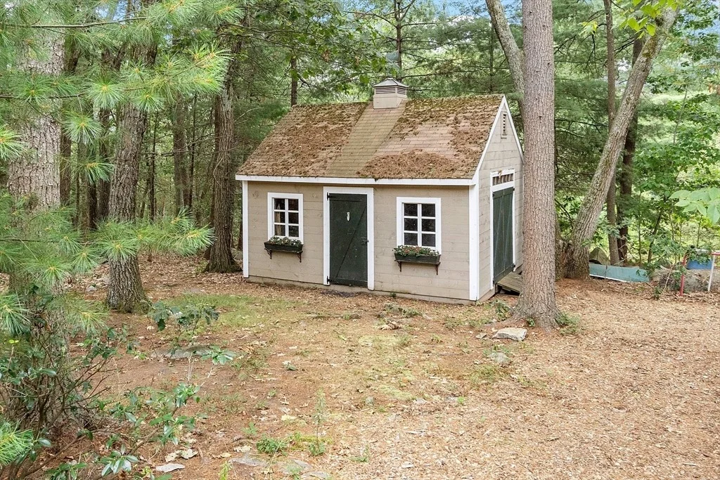Photo of 6 Winterberry Ln