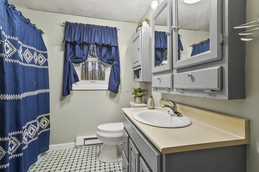 Photo of 33 Frost Road