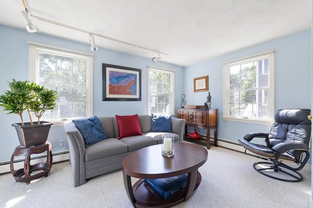 Photo of 42 Hawthorn Ave