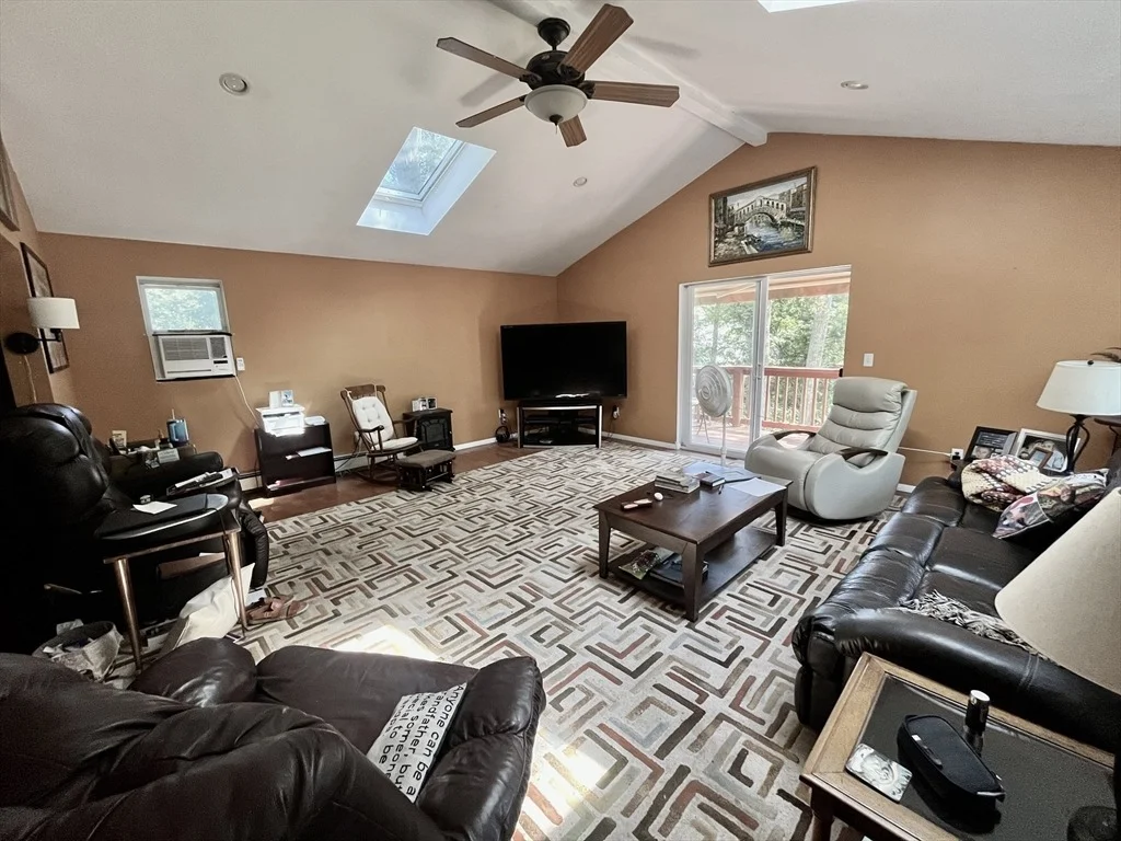 Photo of 160 Thatcher Rd