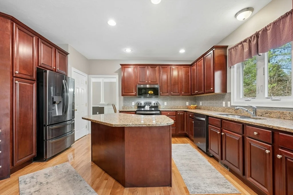 Photo of 320 Lincoln Circle