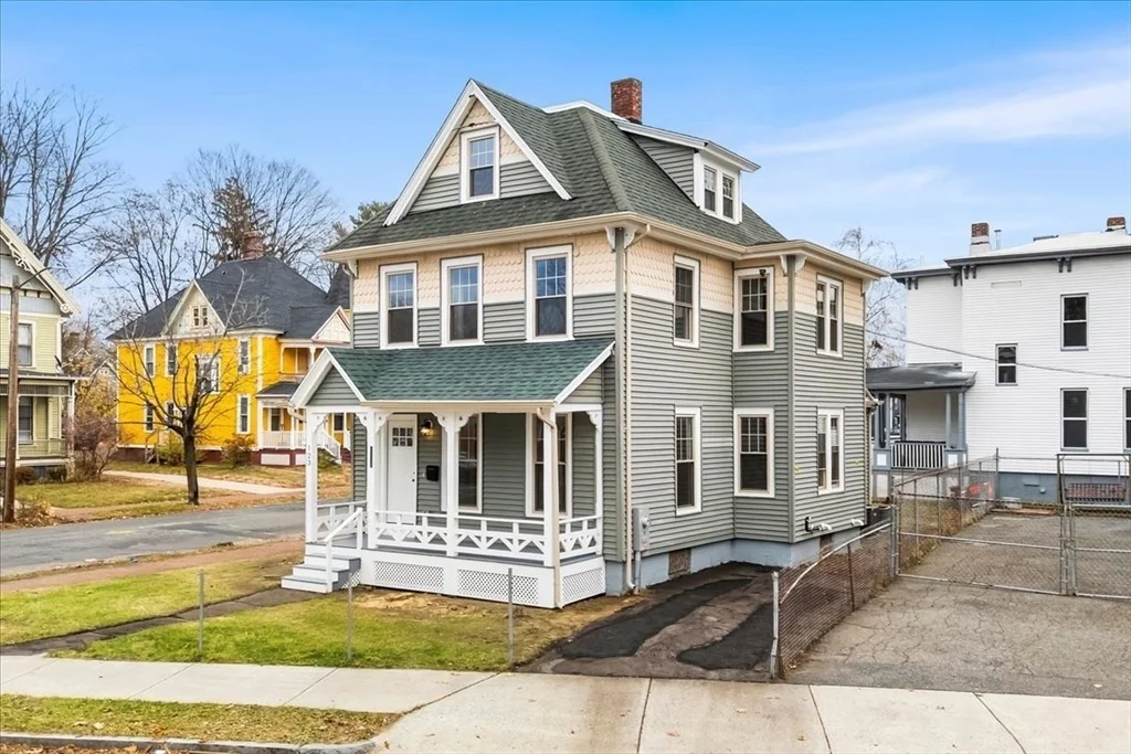 Photo of 123 Bay St