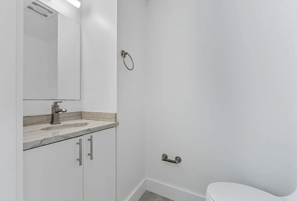 Photo of Unit 2 at 27 Carter St
