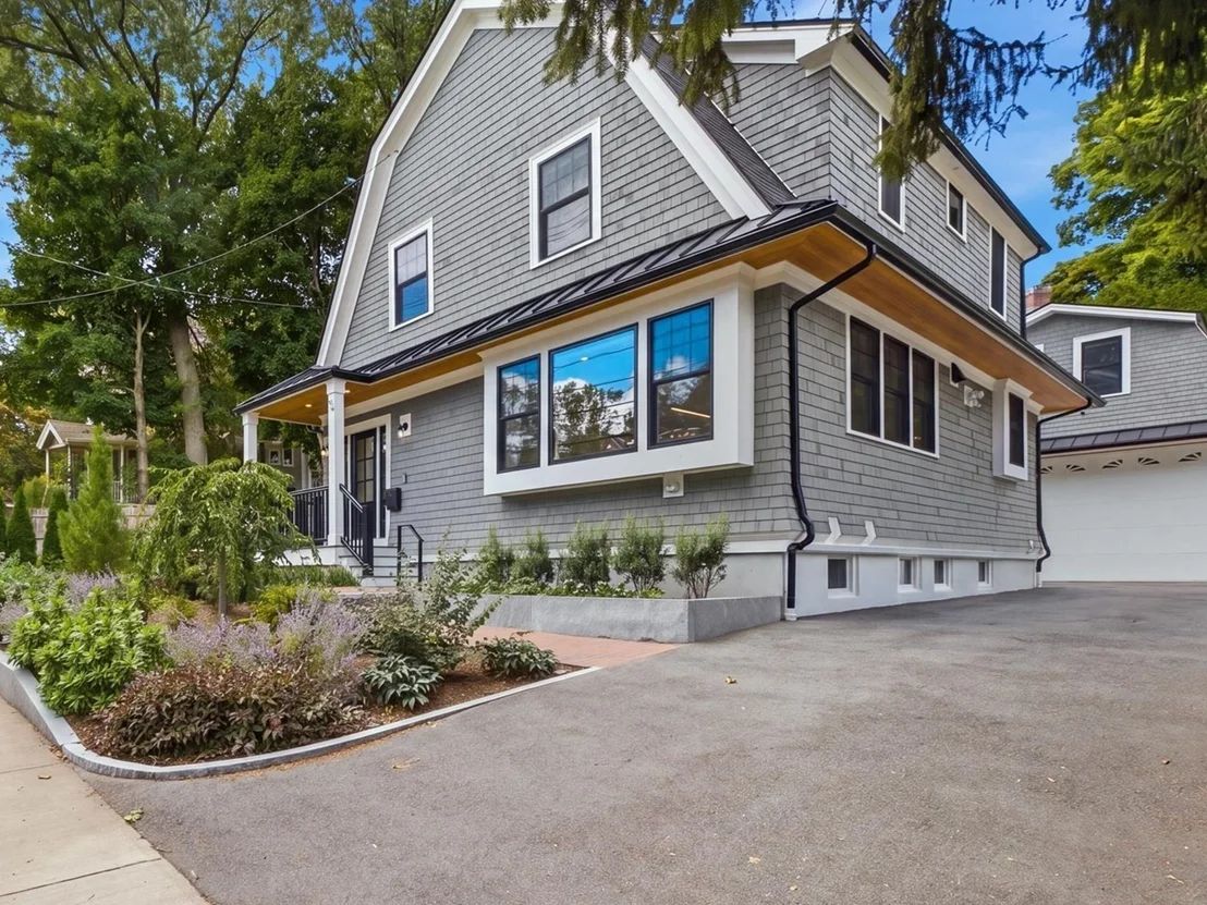 Photo of 579 Centre St