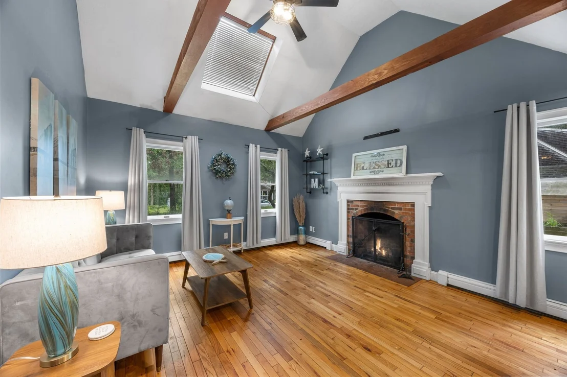 Photo of 2 Sharon Ln