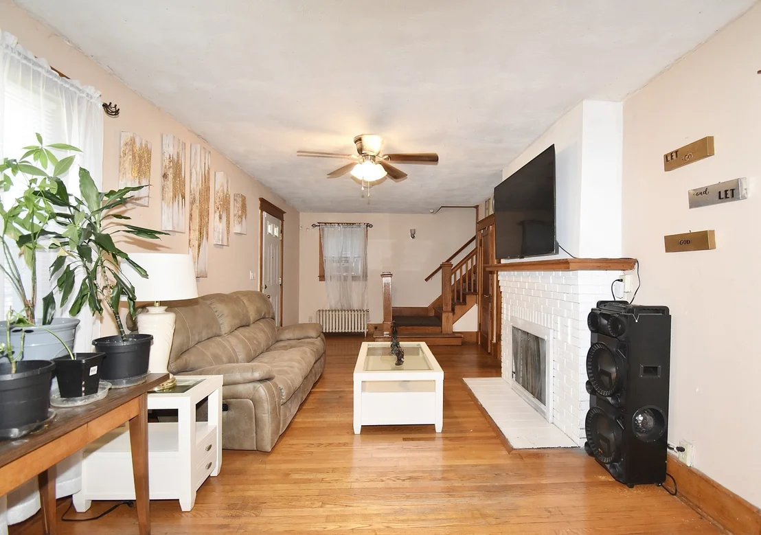 Photo of 1245 Bay St