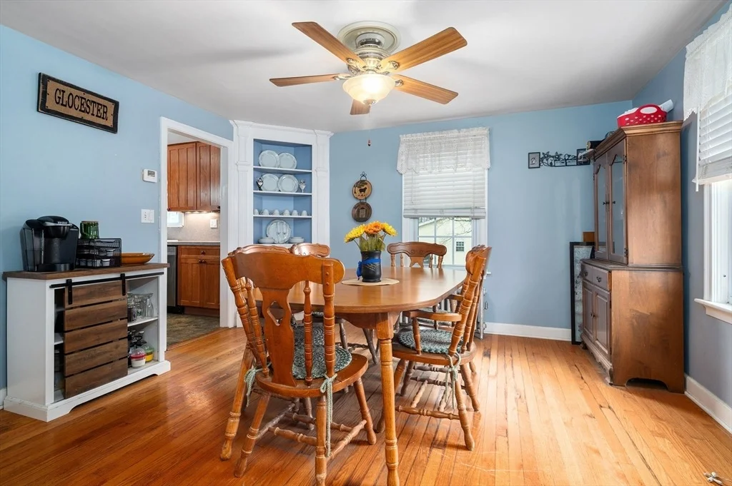 Photo of 1261 Putnam Pike