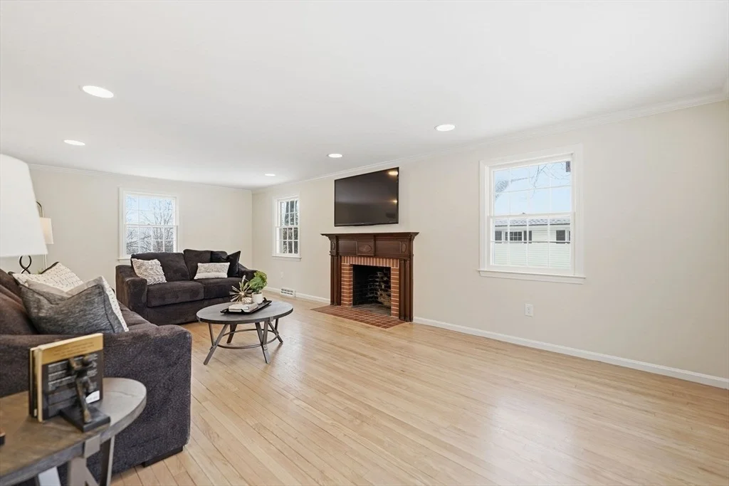 Photo of 59 Lawrence Dr