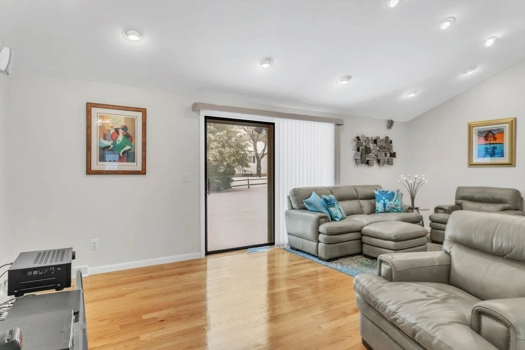 Photo of 292 Pinewood Dr