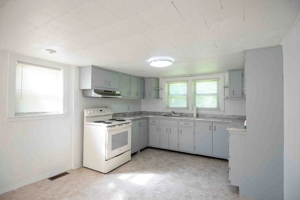 Photo of 75 Lyman Rd