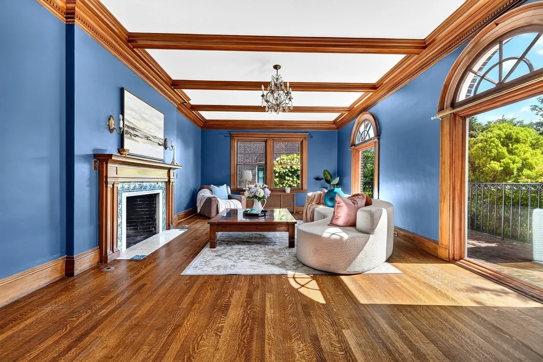 Photo of 127 Commonwealth Ave