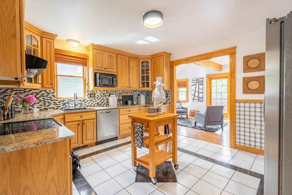 Photo of 204 Massasoit Rd