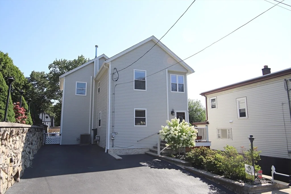 Photo of 27 Overlea Avenue