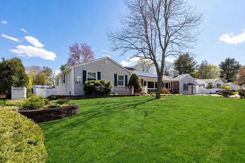 Photo of 8 Rathbun Willard Drive