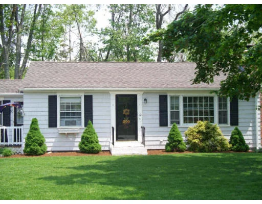 Photo of 10 Meadowbrook Dr