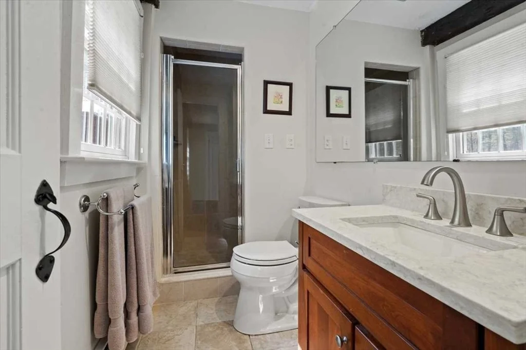 Photo of 9 Bay Path Dr