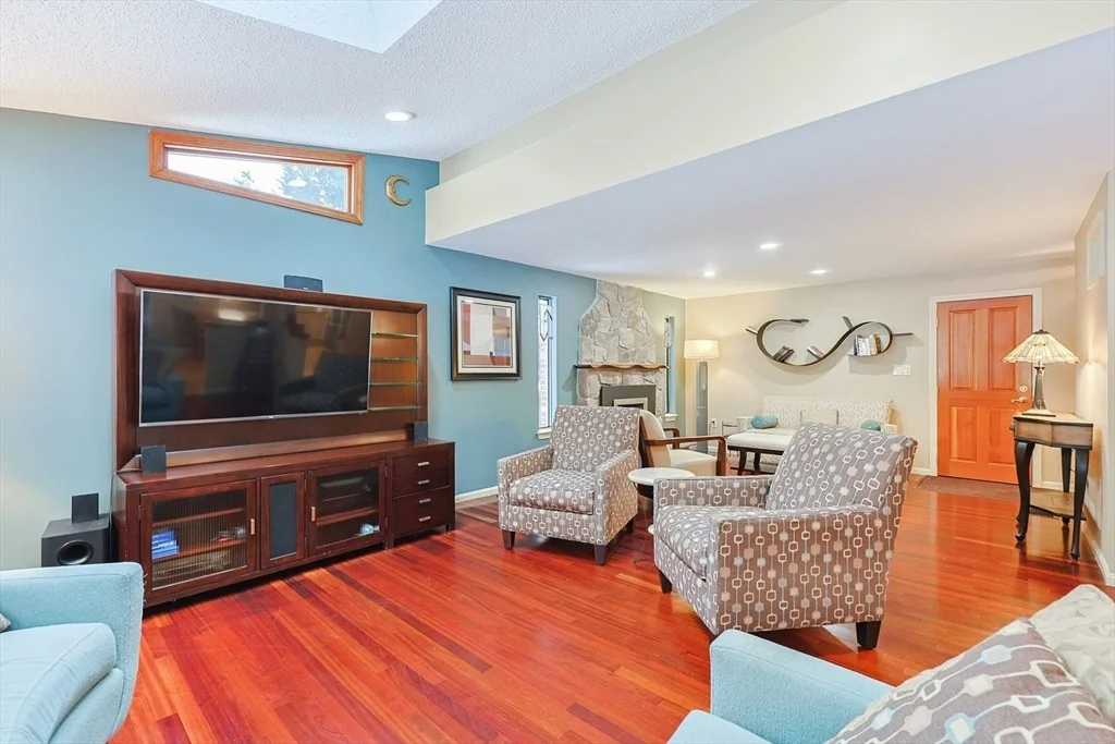 Photo of 18 Sherborne Cir