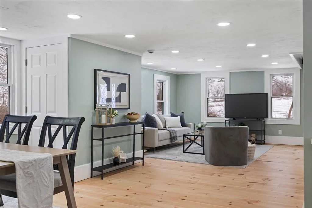 Photo of 294 Boston Road