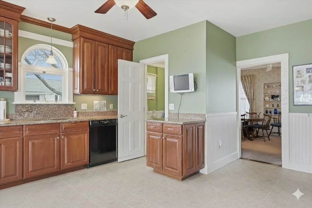 Photo of 4 Beach Ave