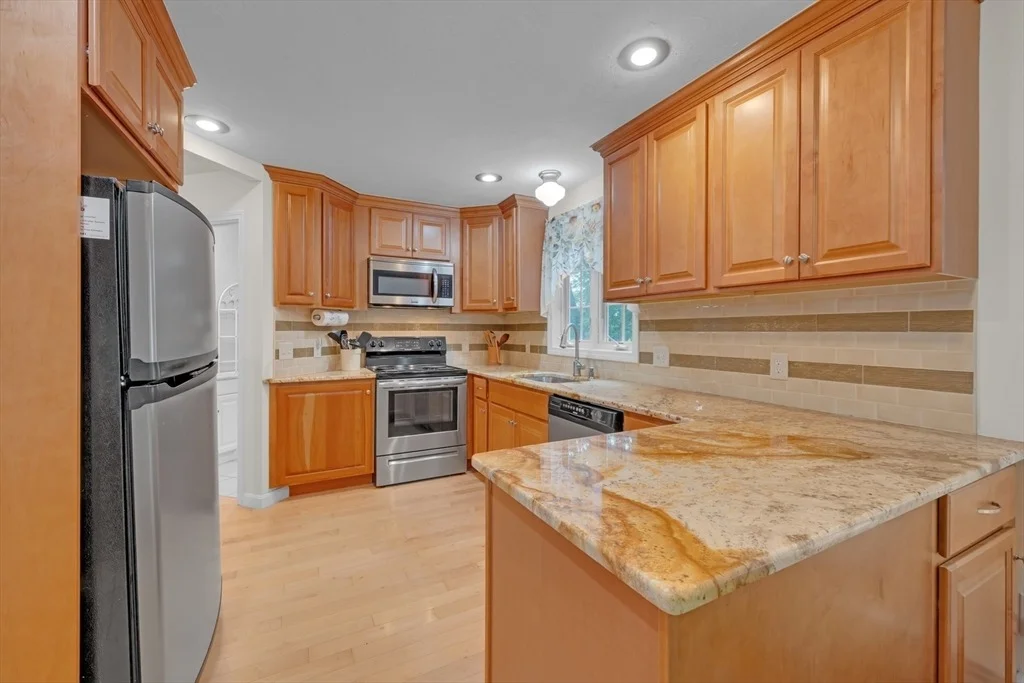 Photo of 271 Mashapaug Rd