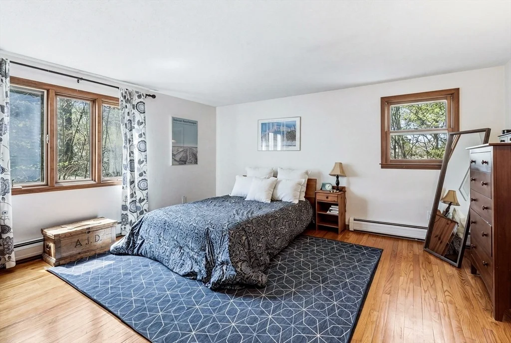 Photo of 1360 Bay Road