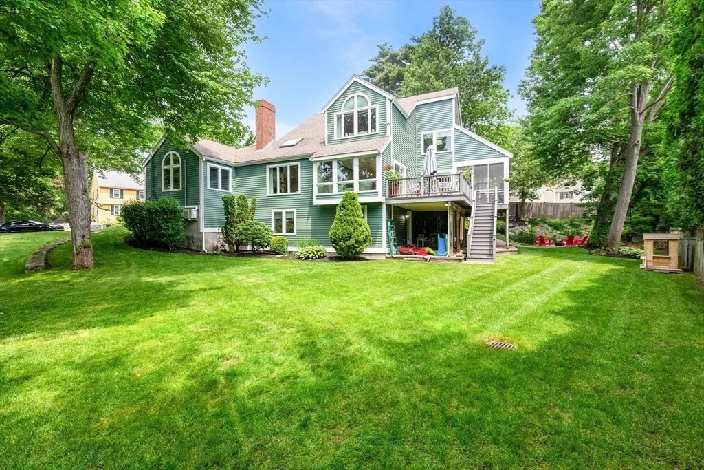 Photo of 8 Middlebury Ln