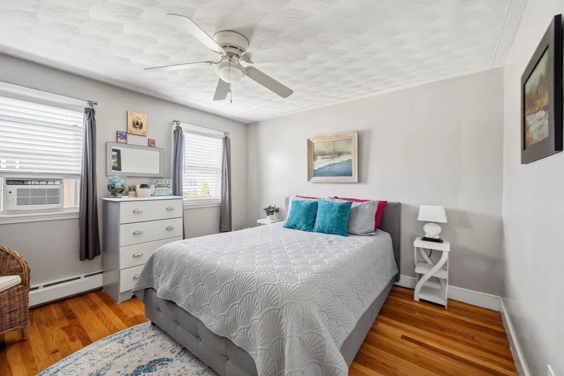 Photo of 81 Warfield Avenue