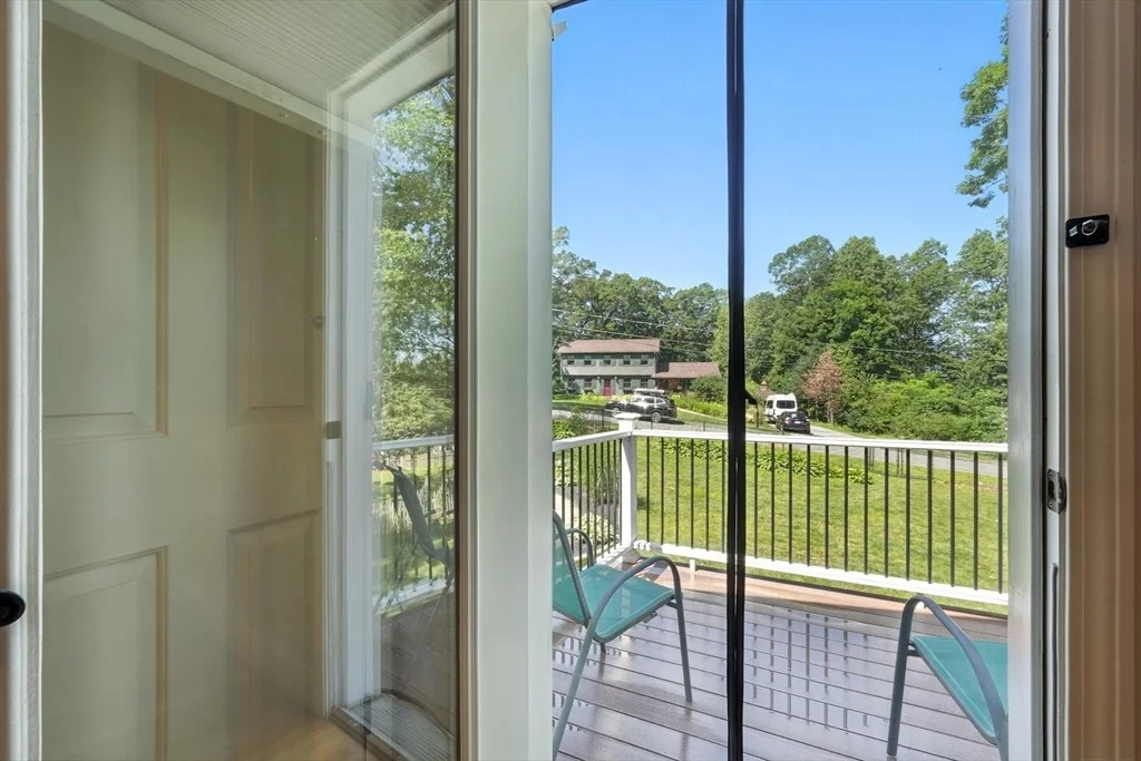Photo of 15 Oak Bluff Cir