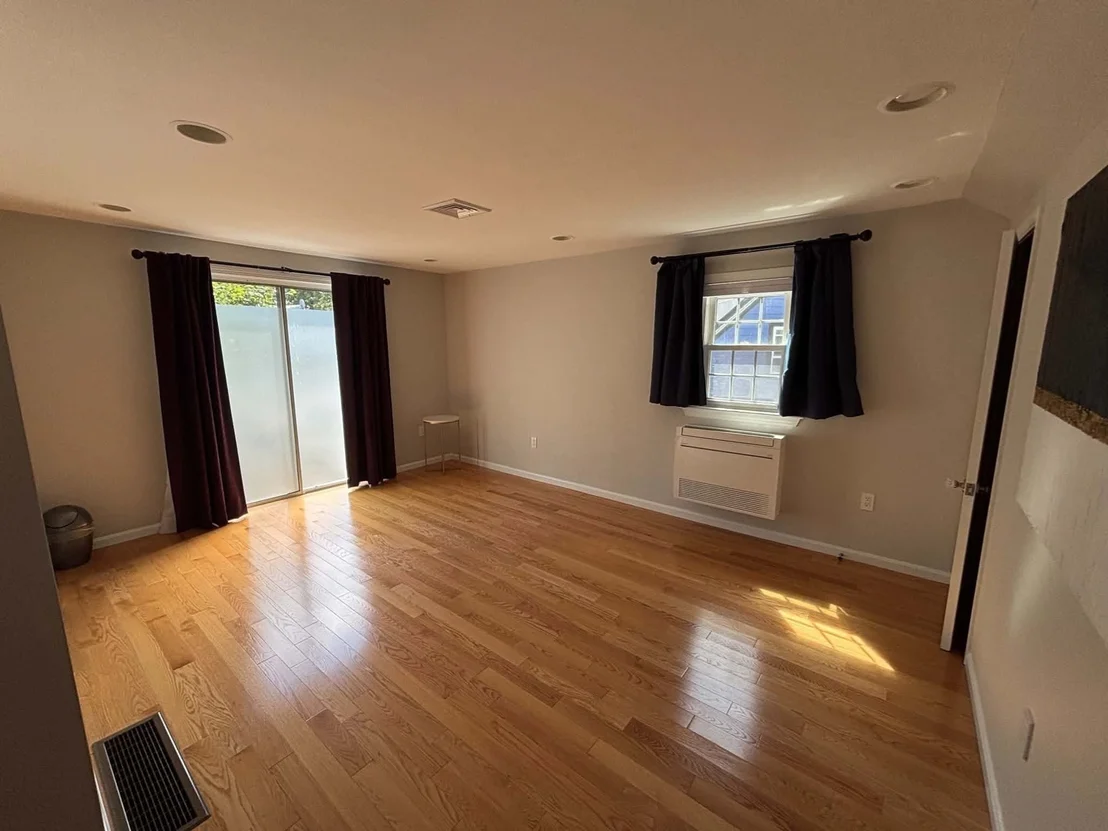Photo of 896 East St